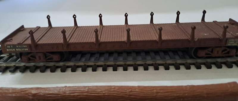 Model Trains H0-Scale 1/87 - 1 x Playcraft Low Bed with wood & D-couplers. See pictures.