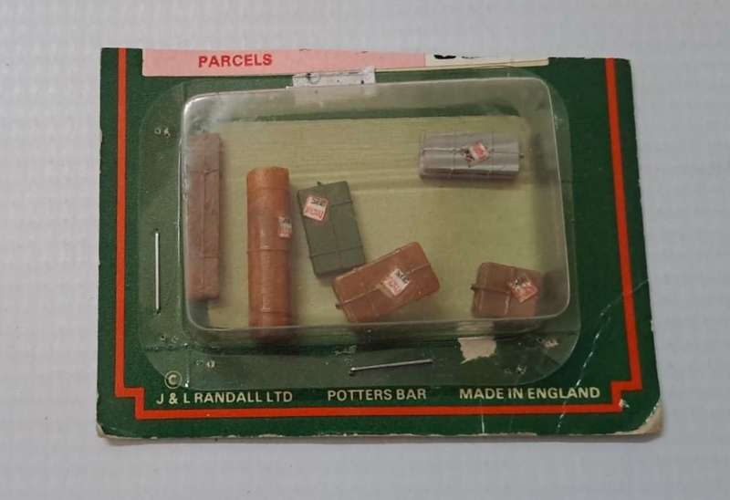 Model Trains N/H0-Scale 1/87 - 1 x Pack with 6 x parcels in.