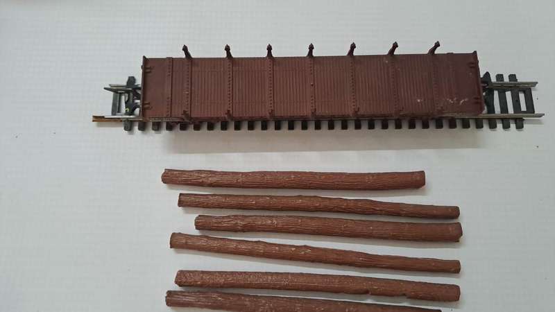 Model Trains H0-Scale 1/87 - 1 x Playcraft Low Bed with wood & D-couplers. See pictures.