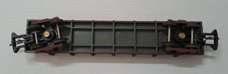 Model Trains H0-Scale 1/87 - 1 x Playcraft Low Bed with wood & D-couplers. See pictures.