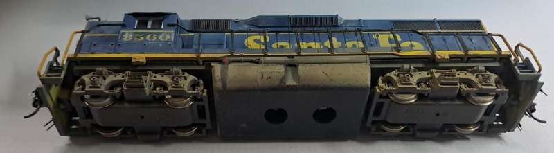 Model Trains H0 Scale - Atlas Santa Fe GP38 Diesel with Kadee couplers. Detailed & Weathered