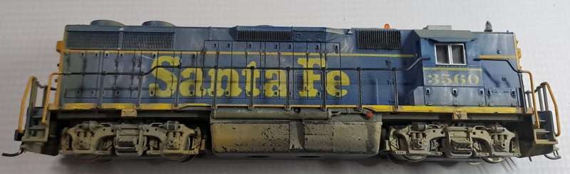 Model Trains H0 Scale - Atlas Santa Fe GP38 Diesel with Kadee couplers. Detailed & Weathered