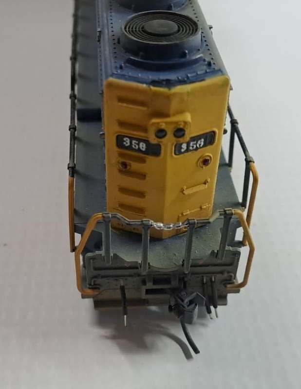 Model Trains H0 Scale - Atlas Santa Fe GP38 Diesel with Kadee couplers. Detailed & Weathered