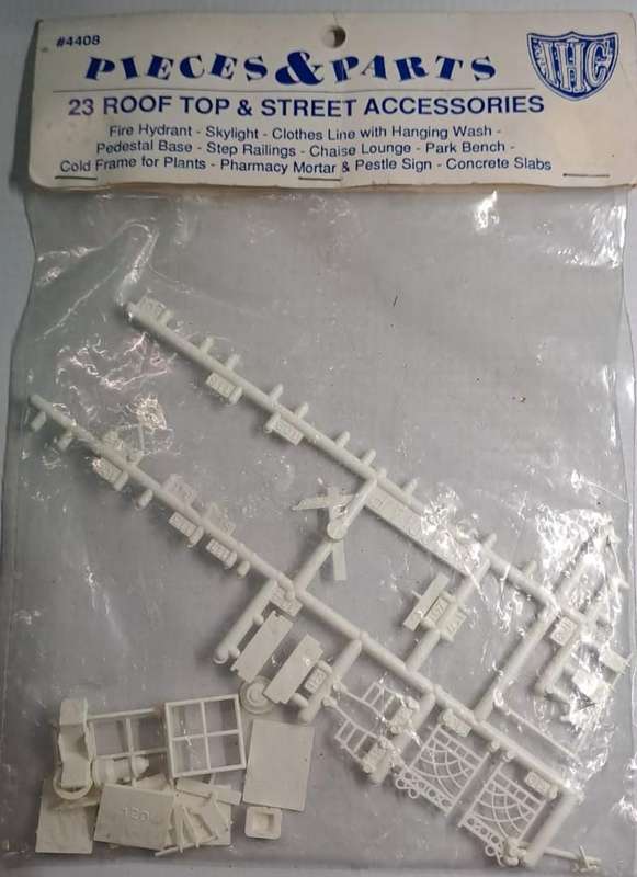 Model Trains HO 1 x Pack of 23 Roof top & street accessories.