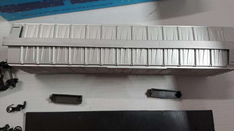 Model Trains HO 1 x Athearn NPM 50' Box Car, Plug-Door, with plastic wheels & Horn hook couplers.