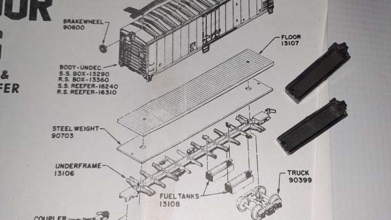 Model Trains HO 1 x Athearn NPM 50' Box Car, Plug-Door, with plastic wheels & Horn hook couplers.