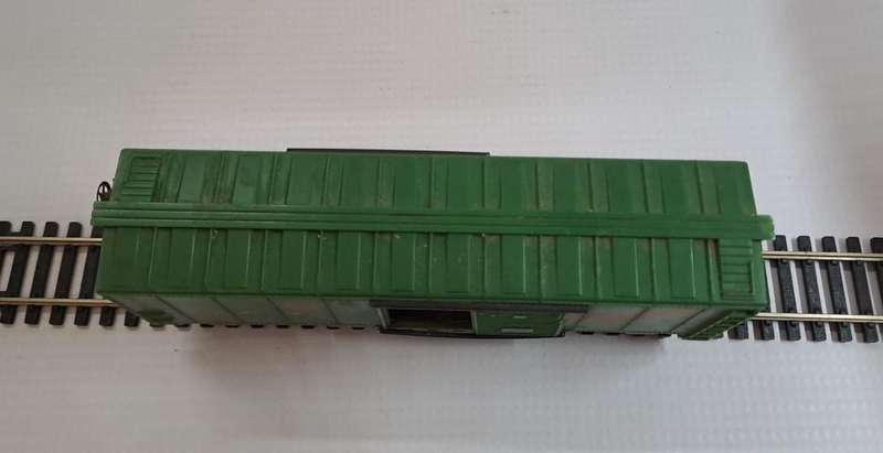 Model Trains HO 1 x Mantua 40' Box Car, DF, with plastic wheels & Lima like couplers.