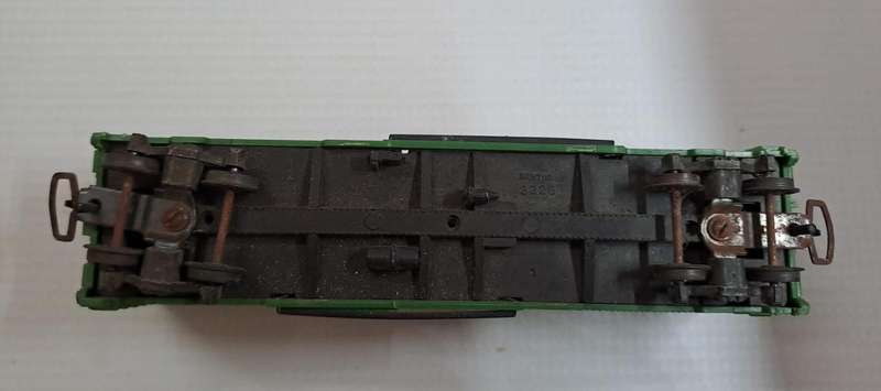 Model Trains HO 1 x Mantua 40' Box Car, DF, with plastic wheels & Lima like couplers.