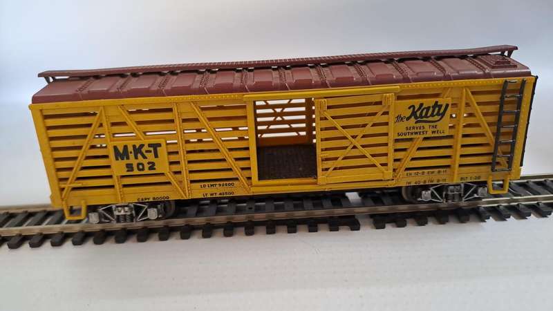 Model Trains HO 1 x Rivarossi 40' Box Car, The Katy, with plastic wheels & KD couplers.