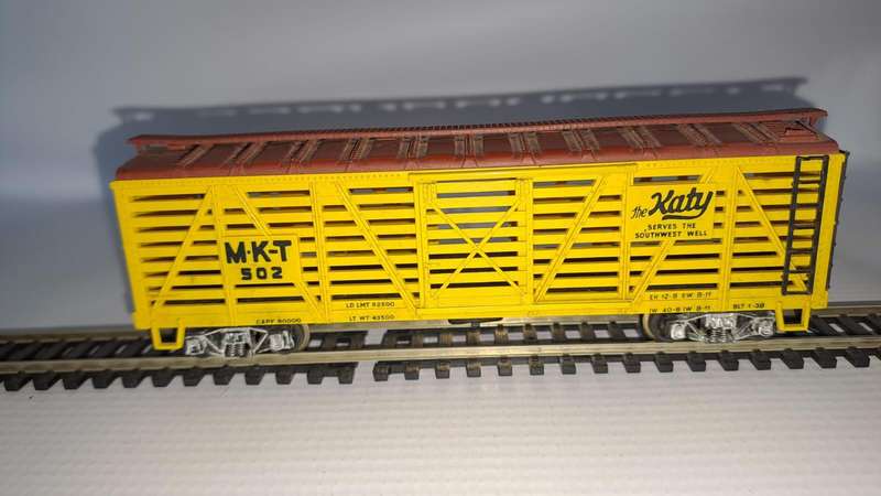 Model Trains HO 1 x Rivarossi 40' Box Car, The Katy, with plastic wheels & KD couplers.