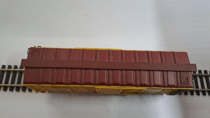 Model Trains HO 1 x Rivarossi 40' Box Car, The Katy, with plastic wheels & KD couplers.