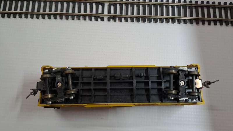 Model Trains HO 1 x Rivarossi 40' Box Car, The Katy, with plastic wheels & KD couplers.