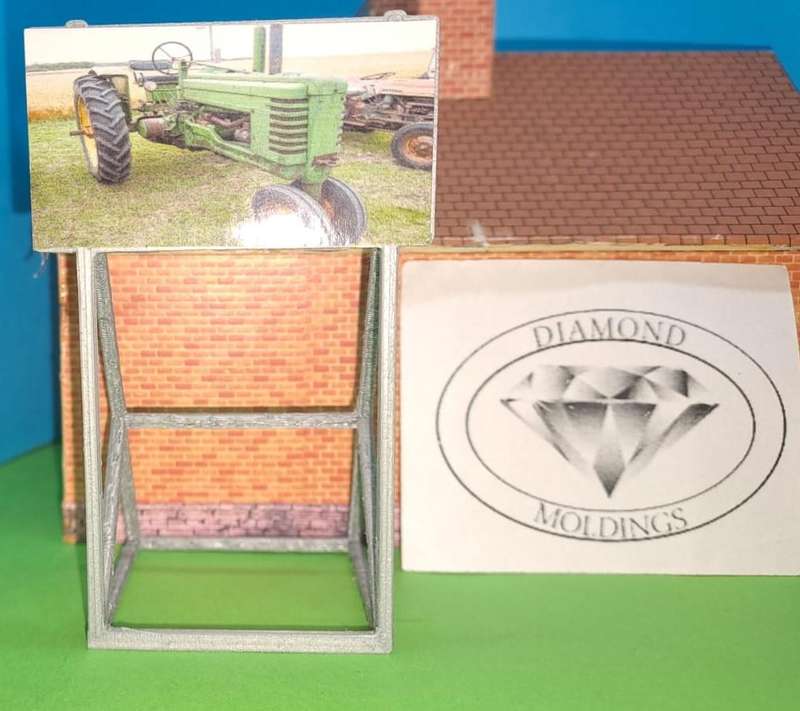 Model Trains HO 1 x 1950 + John Deere Model B - 50mm x 41mm x 82mm