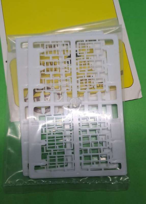 Model Trains N 1 x Pack of 24 windows 4mm scale