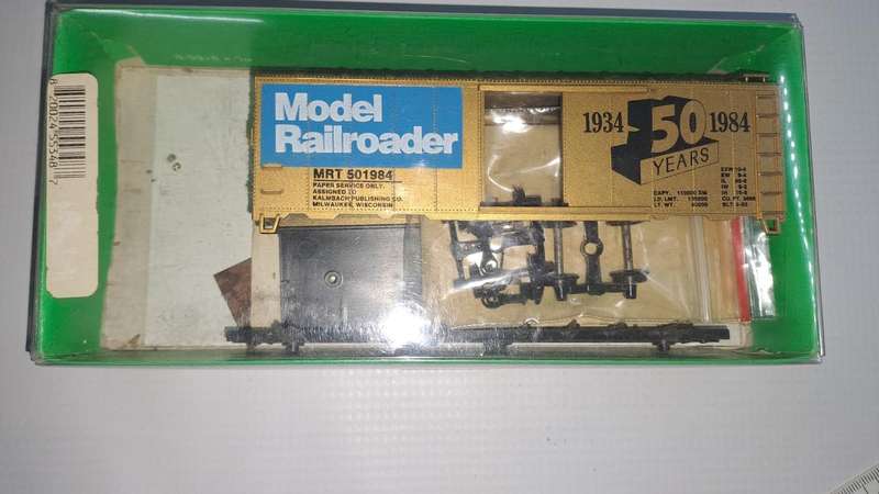 Model Trains HO 1 x 40' Box Wagon - Model Railroader 50 years, plastic wheels & Horn Hook couplers.