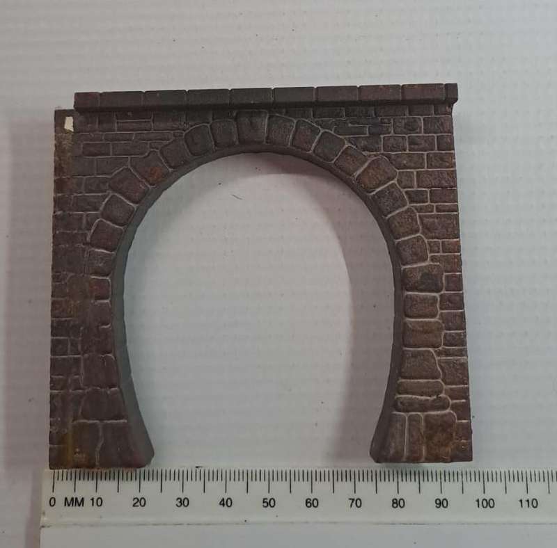 Model Trains HO 1 x Plastic single tunnel entrances. See pics. 95 x 85mm