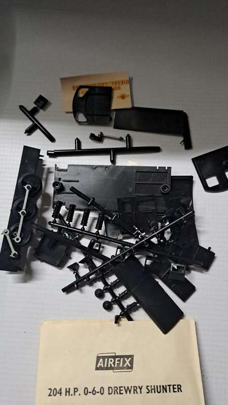 Model Trains HO 1 x Airfix - Drewry204 H.R Diesel Shunter Construction Kit. (Not motorized)