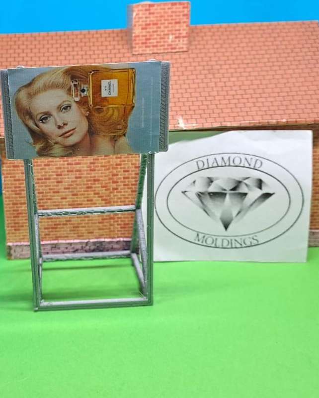 Model Trains HO 1 x 1960 + Chanel No.5 - 50mm x 41mm x 82mm