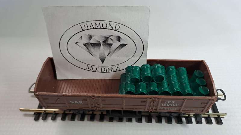 Model Trains HO 1 x Oil Drums (x32 in 1) - 55mm x 22mm x 19mm