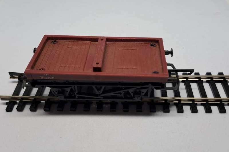 Model Trains HO 1 x Tri-ang - Flat Car, plastic wheels & D-couplers.