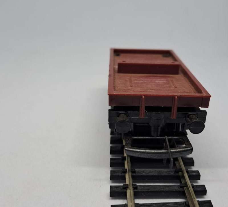 Model Trains HO 1 x Tri-ang - Flat Car, plastic wheels & D-couplers.