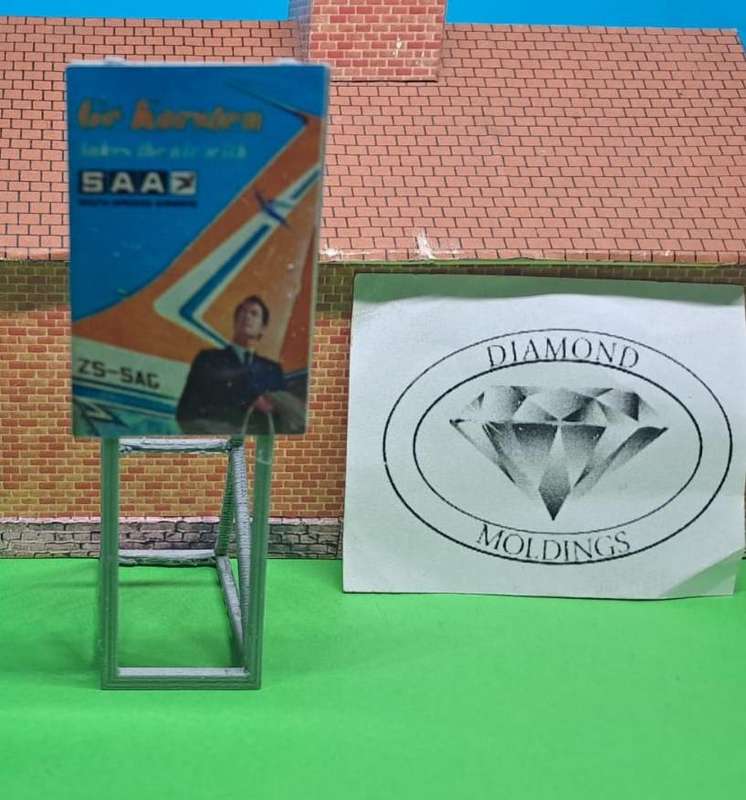 Model Trains HO 1 x Billboard 1980 + SAA Orangetail with Gé Korsten - 30mm x 41mm x 82mm