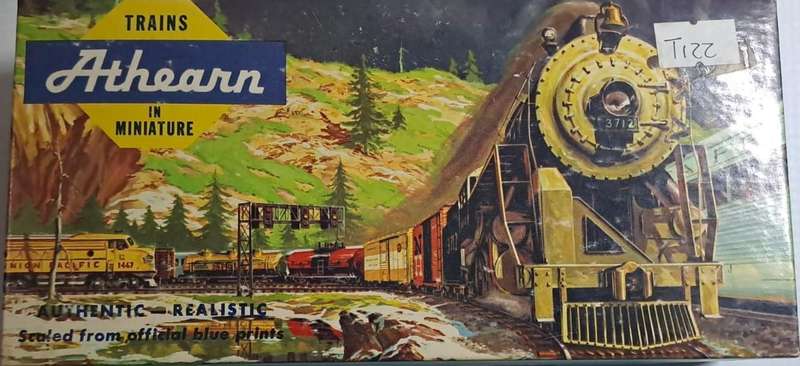Model Trains HO 1 x Canadian National 40' Box Cars, plastic wheels & Horn Hook couplers.