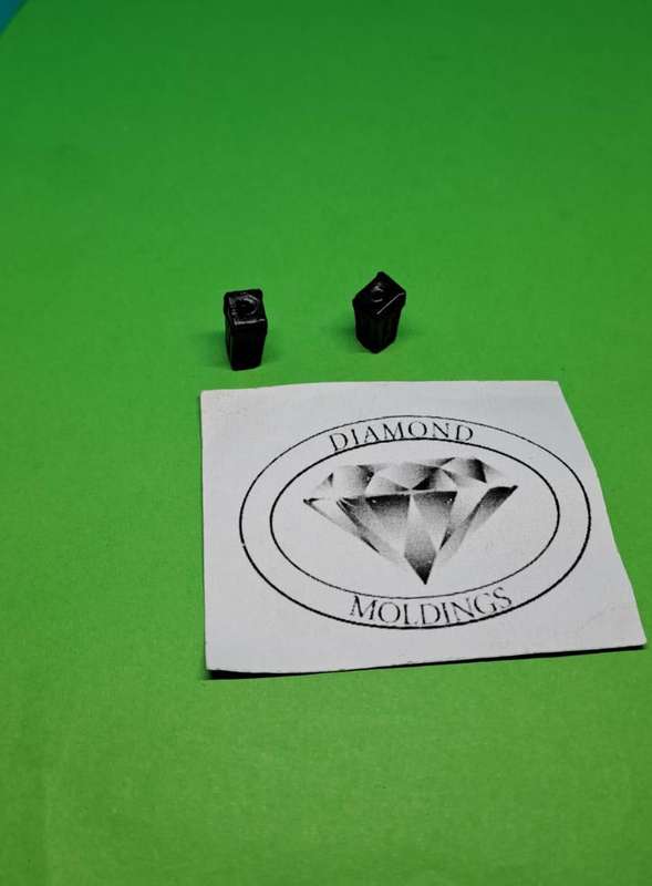 Model Trains H0 Scale - 1 x Garbage bin smaller x2 (Black) - 6mm x 6mm x 15mm