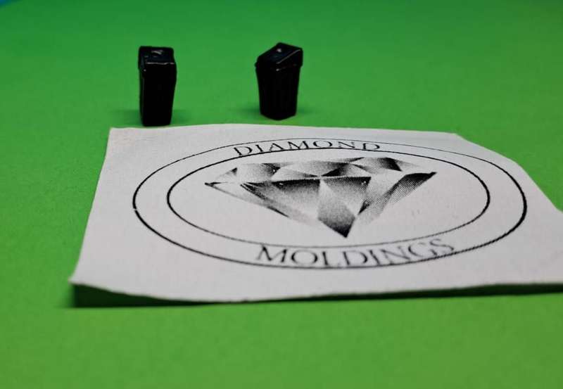 Model Trains H0 Scale - 1 x Garbage bin smaller x2 (Black) - 6mm x 6mm x 15mm