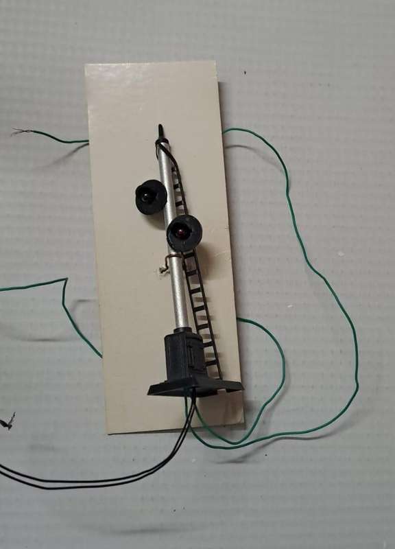 Model Trains HO 1 x Signal 2 aspect. (green/red, Lights not working)