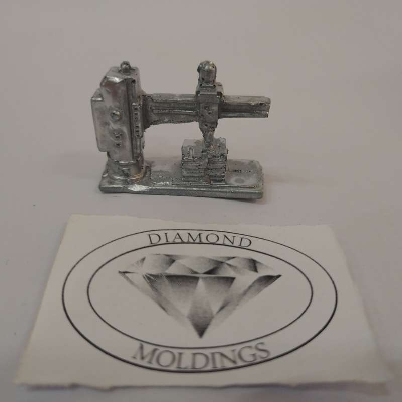 Model Trains HO-Scale - 1 x Big Drill Press - 36mm x 27mm x 19mm