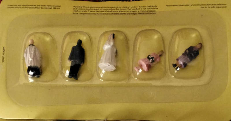 Model Trains H0/OO-Scale 1 x Figurines - Church Wedding party (5 per pkt)