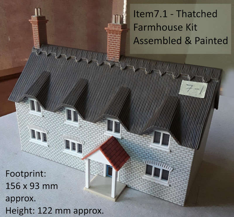 Model Trains H0/OO-Scale 1 x Thatched Farmhouse, Assembled Kit, Painted