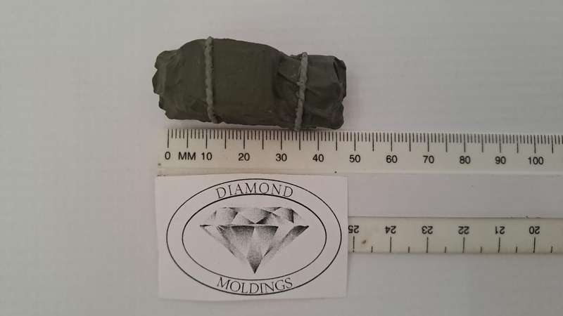 Model Trains HO 1 x Car Old under Tarpaulin (x2) - 52 x 19 x 20 & 44 x 17 x 16mm