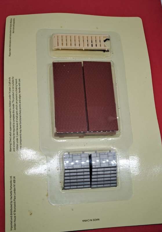 Model Trains HO/OO Scale 1 x Pack with Hachette partworks model train layout parts.