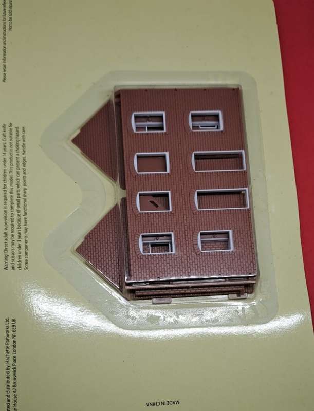 Model Trains HO/OO Scale 1 x Pack with Hachette partworks model train layout parts.