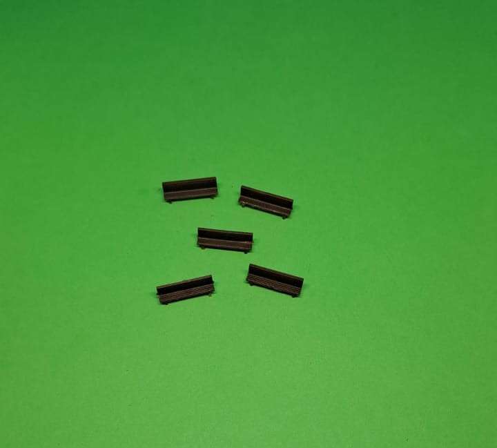 Model Trains N Scale 1 x Pack of 5 plastic benches. See pics.