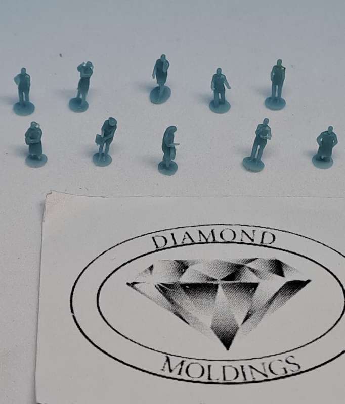 Model Trains N-Scale 1 x Bag of 10 Standing with basis Figures. (Unpainted)