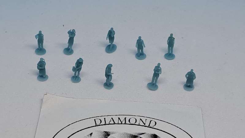Model Trains N-Scale 1 x Bag of 10 Standing with basis Figures. (Unpainted)