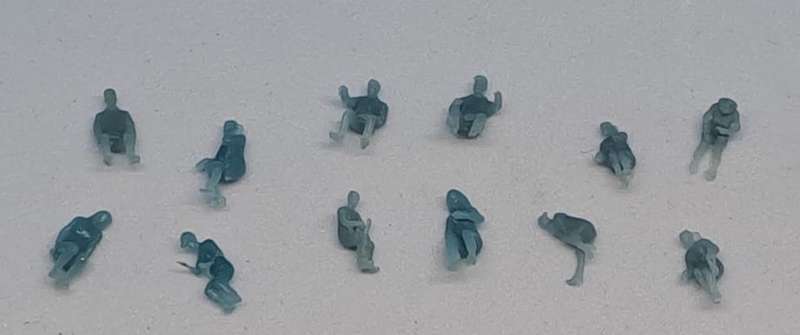 Model Trains N-Scale 1 x Bag of 12 Sitting Figures. (Unpainted)