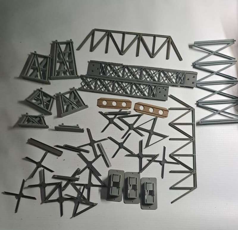 Model Trains HO 1 x Ramp, bridge and spares. (Plastic, see Pic's) (Selling as scrap)