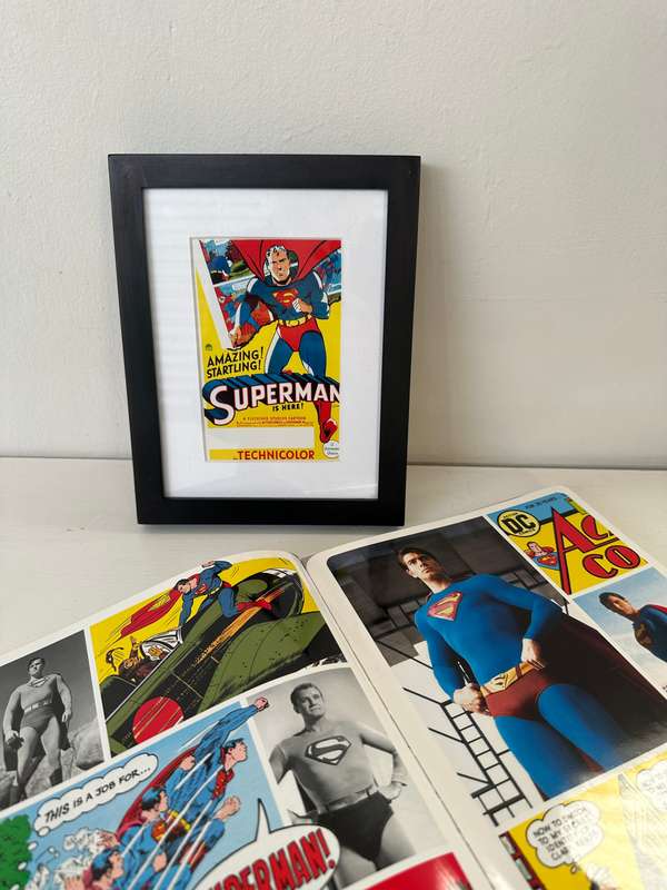 Framed Picture, Superman 1941 - Size 18cm x 23cm (Clear Glass, Single Mount, Plastic Frame)