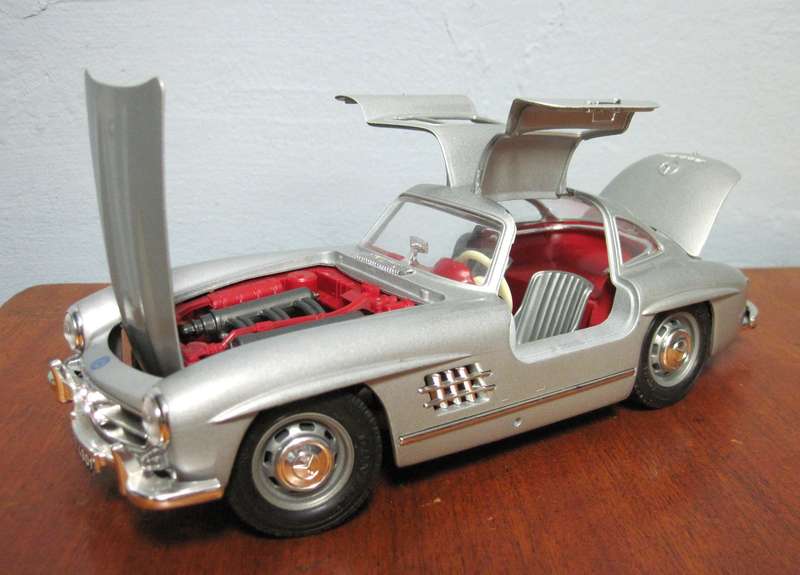 1954 Mercedes 300 SL (1:18) by Bburago