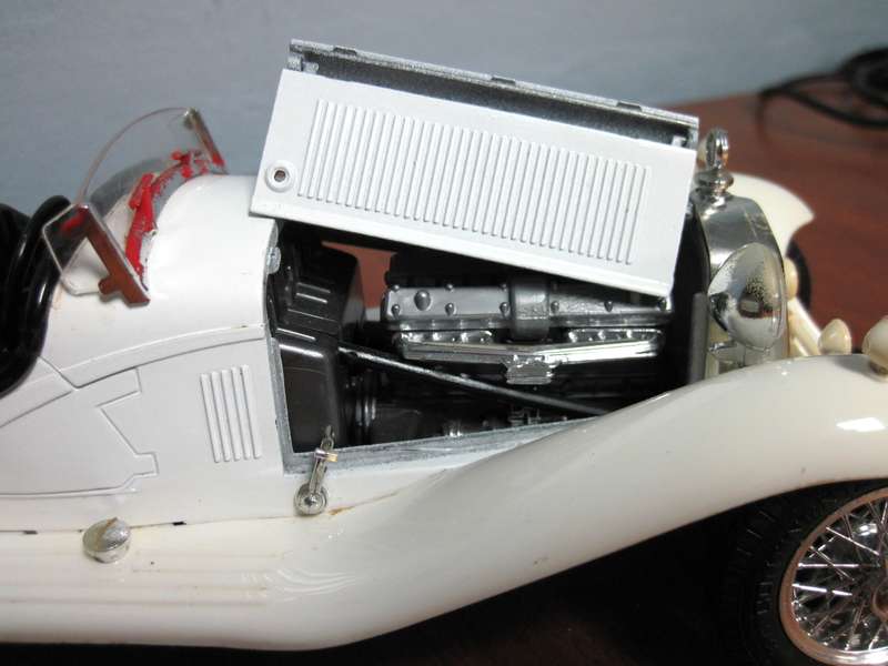 1932 Alfa Romeo 2300 Spider (1:18) by Bburago