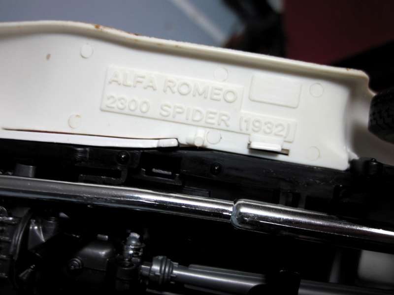 1932 Alfa Romeo 2300 Spider (1:18) by Bburago