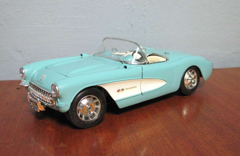 1957 Chevrolet Corvette (1:18) by Bburago