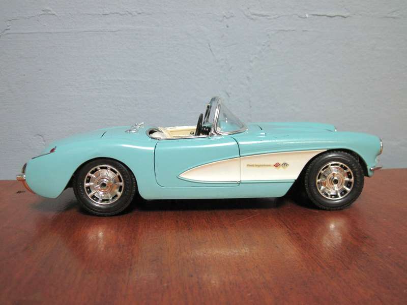 1957 Chevrolet Corvette (1:18) by Bburago