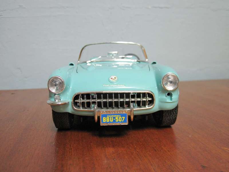 1957 Chevrolet Corvette (1:18) by Bburago