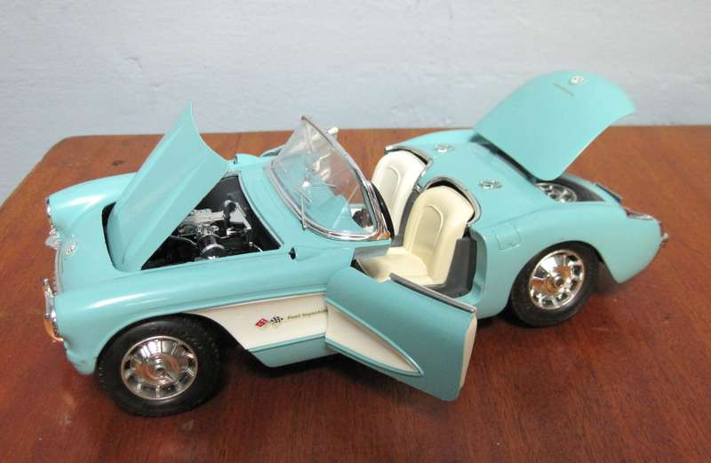 1957 Chevrolet Corvette (1:18) by Bburago