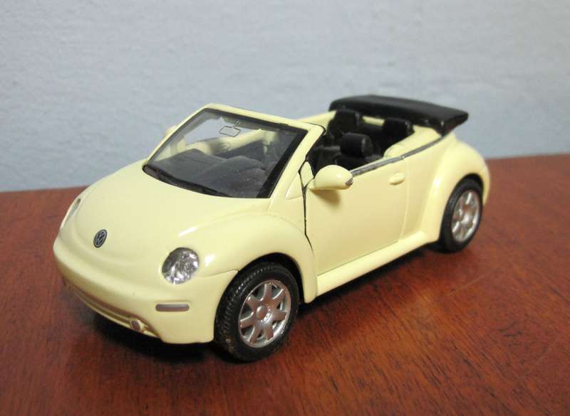 VW New Beetle Convertible (no.2352) by Welly